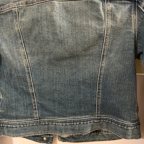 Lauren Ralph Lauren cropped jean jacket with blue flower embroidered cuffs - Picture 7 of 8